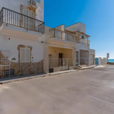 A Due Passi Dal Mare Primo Piano Апартаменты *