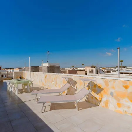 A Due Passi Dal Mare Primo Piano Апартаменты *